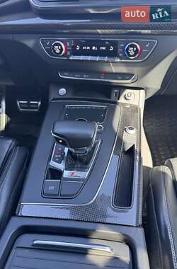 Внедорожник / Кроссовер Audi SQ5 2019 в 