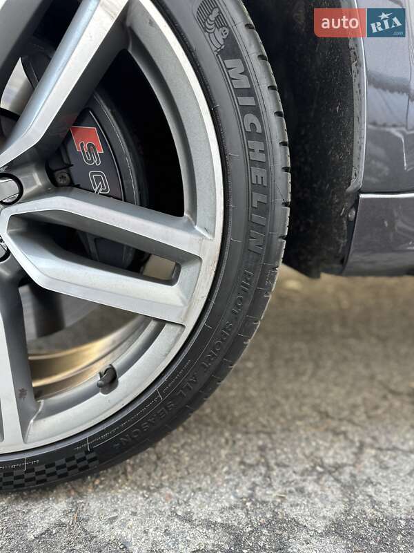 Позашляховик / Кросовер Audi SQ5 2014 в Києві