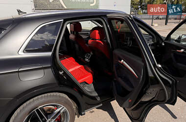 Внедорожник / Кроссовер Audi SQ5 2018 в 