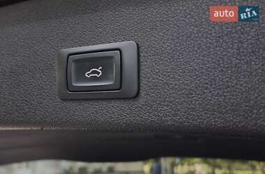 Внедорожник / Кроссовер Audi SQ5 2015 в 