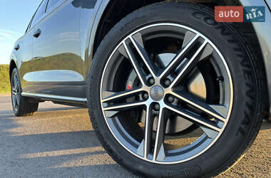 Внедорожник / Кроссовер Audi SQ5 2017 в 