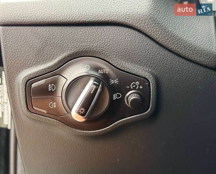 Внедорожник / Кроссовер Audi SQ5 2015 в Киеве