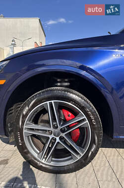 Внедорожник / Кроссовер Audi SQ5 2018 в 