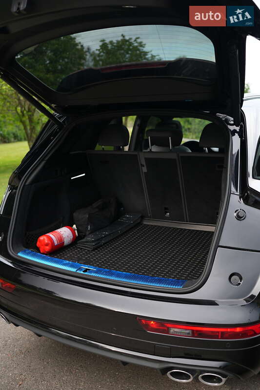 Внедорожник / Кроссовер Audi SQ5 2020 в Киеве