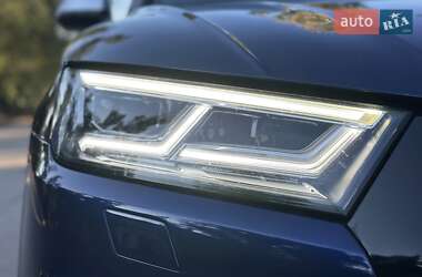 Внедорожник / Кроссовер Audi SQ5 2017 в 