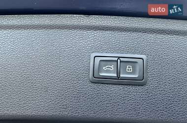 Внедорожник / Кроссовер Audi SQ5 2017 в 