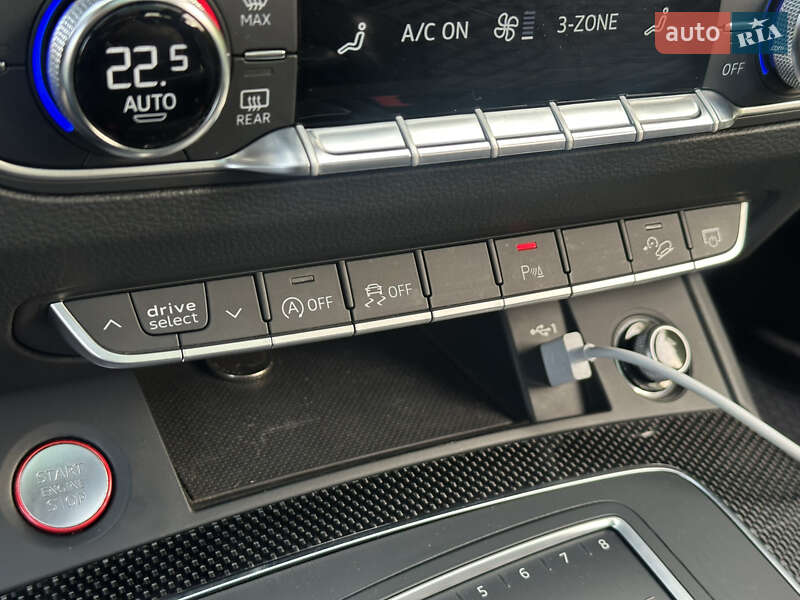 Внедорожник / Кроссовер Audi SQ5 2019 в Одессе