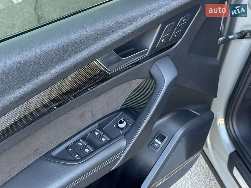 Внедорожник / Кроссовер Audi SQ5 2019 в Киеве