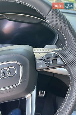Внедорожник / Кроссовер Audi SQ5 2019 в 