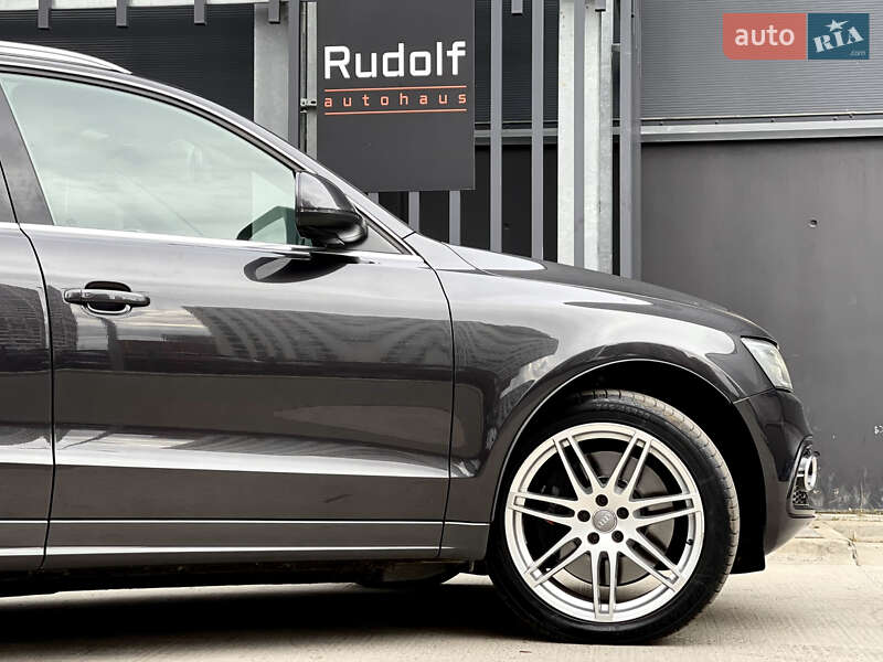 Внедорожник / Кроссовер Audi SQ5 2013 в Киеве