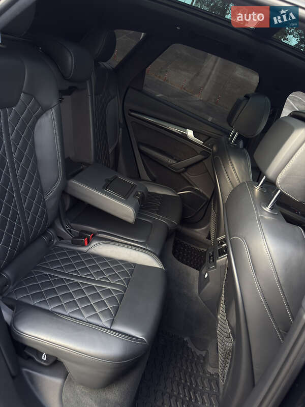 Внедорожник / Кроссовер Audi SQ5 2017 в Киеве