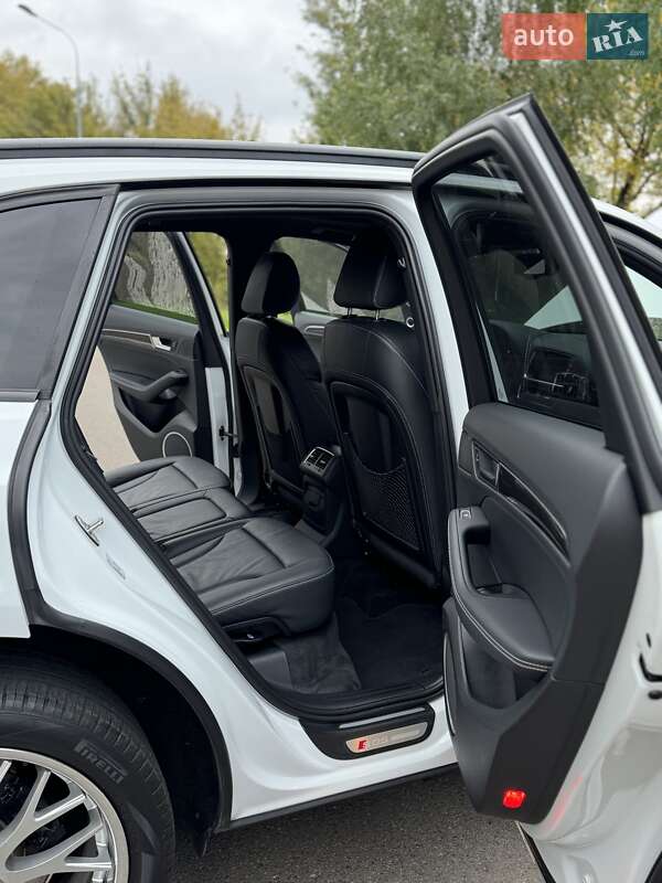 Внедорожник / Кроссовер Audi SQ5 2015 в Киеве