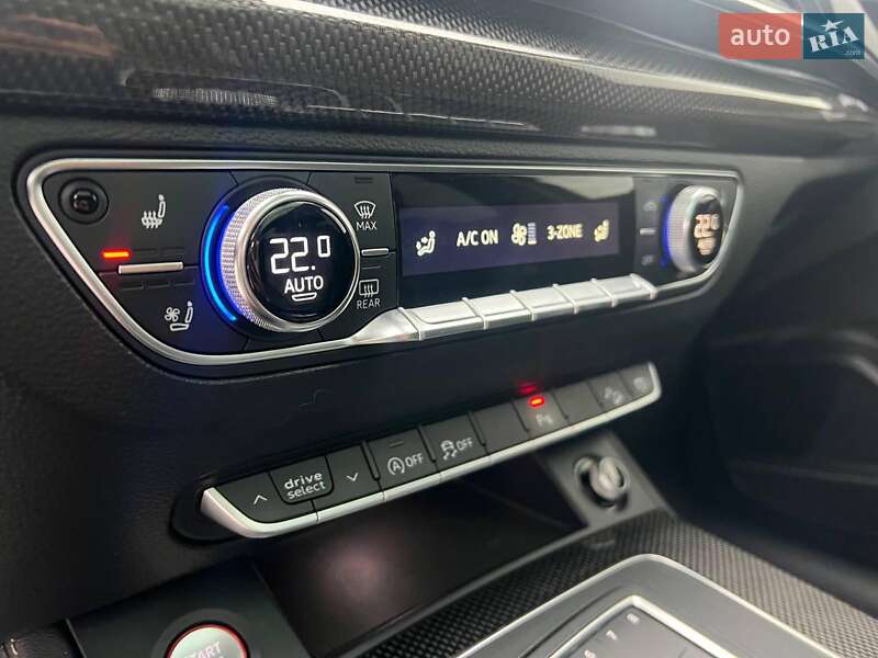 Внедорожник / Кроссовер Audi SQ5 2017 в Львове