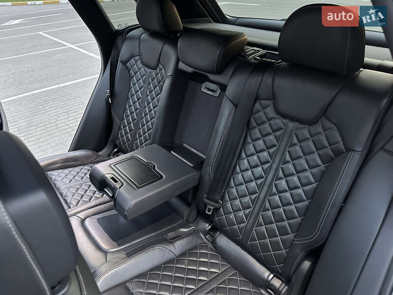 Внедорожник / Кроссовер Audi SQ5 2017 в Киеве