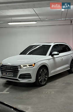 Внедорожник / Кроссовер Audi SQ5 2017 в 