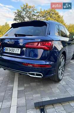 Внедорожник / Кроссовер Audi SQ5 2017 в 