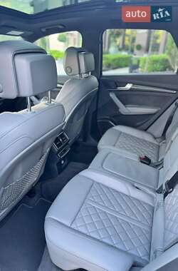 Внедорожник / Кроссовер Audi SQ5 2017 в 