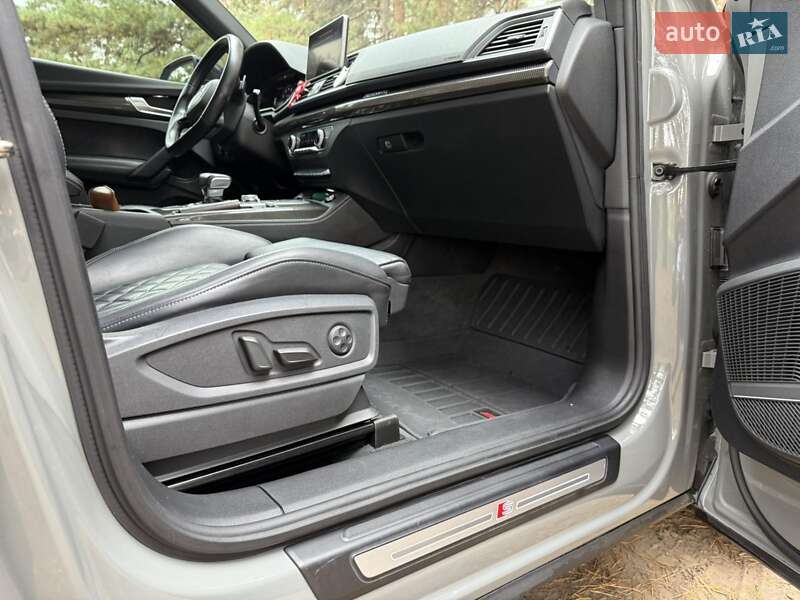 Внедорожник / Кроссовер Audi SQ5 2019 в Днепре