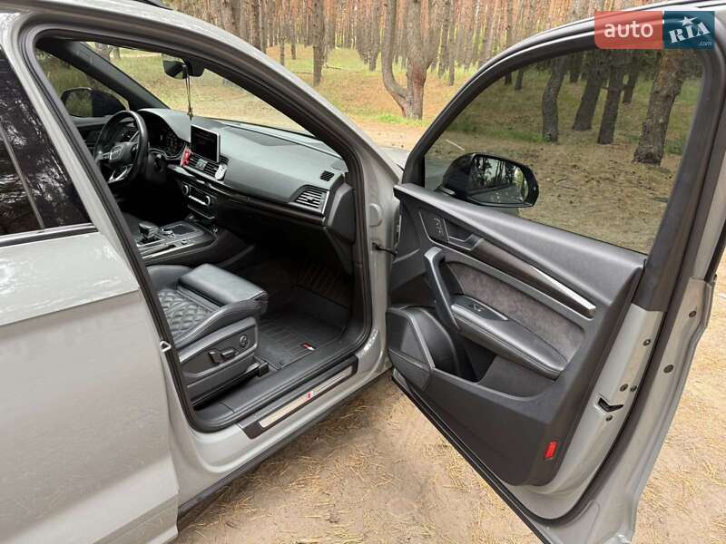 Внедорожник / Кроссовер Audi SQ5 2019 в Днепре