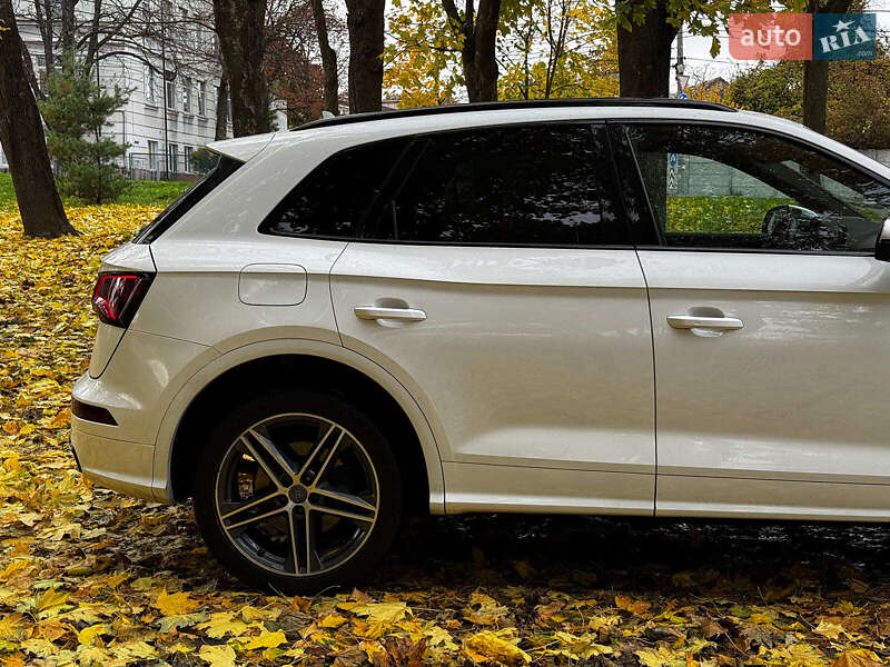 Внедорожник / Кроссовер Audi SQ5 2019 в Киеве