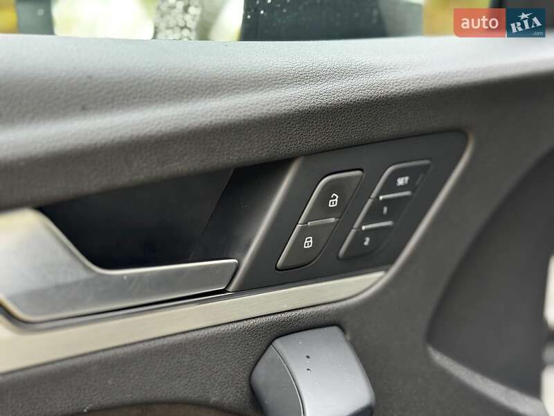 Внедорожник / Кроссовер Audi SQ5 2019 в Киеве