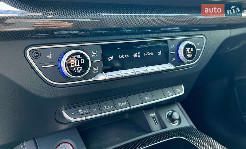 Внедорожник / Кроссовер Audi SQ5 2021 в Киеве