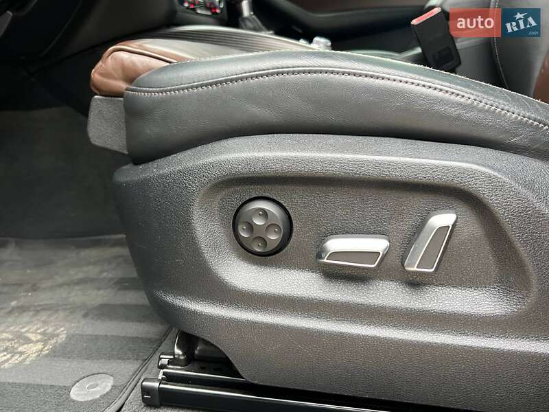 Внедорожник / Кроссовер Audi SQ5 2015 в Киеве