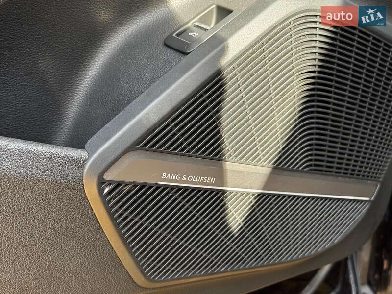 Позашляховик / Кросовер Audi SQ5 2017 в Києві фото 16 Позашляховик / Кросовер Audi SQ5 2017 в Києві