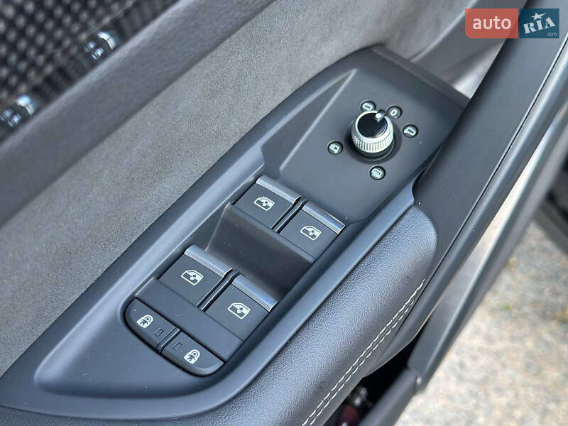 Внедорожник / Кроссовер Audi SQ5 2022 в Днепре