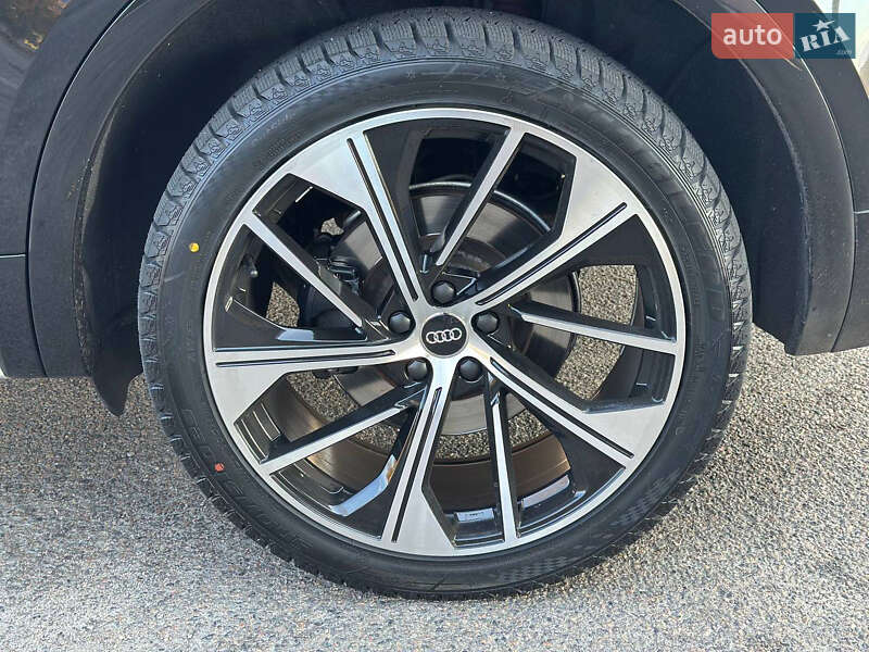 Внедорожник / Кроссовер Audi SQ5 2022 в Днепре