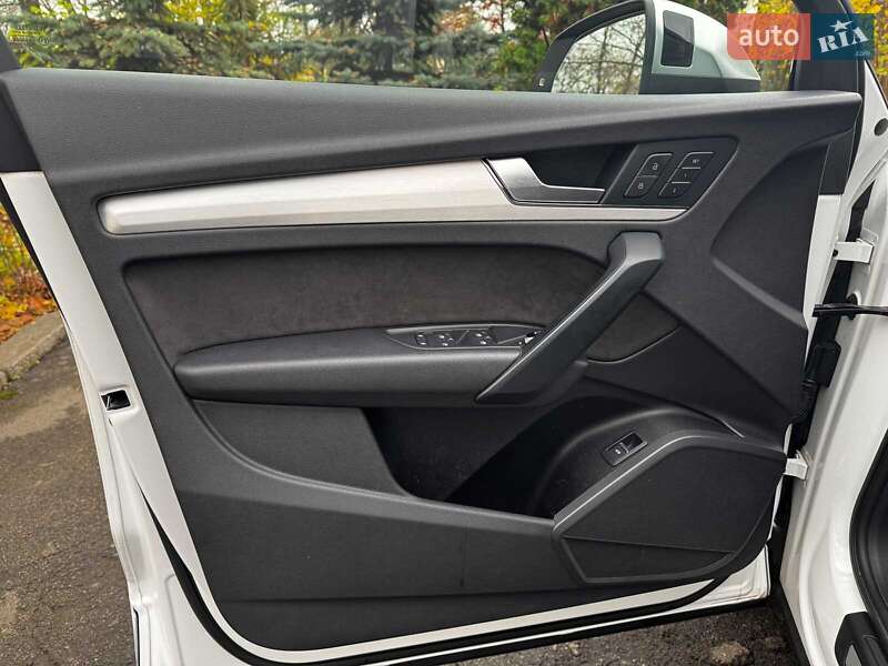 Позашляховик / Кросовер Audi SQ5 2019 в Києві фото 14 Позашляховик / Кросовер Audi SQ5 2019 в Києві