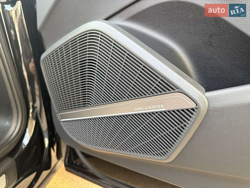 Позашляховик / Кросовер Audi SQ5 2023 в Полтаві