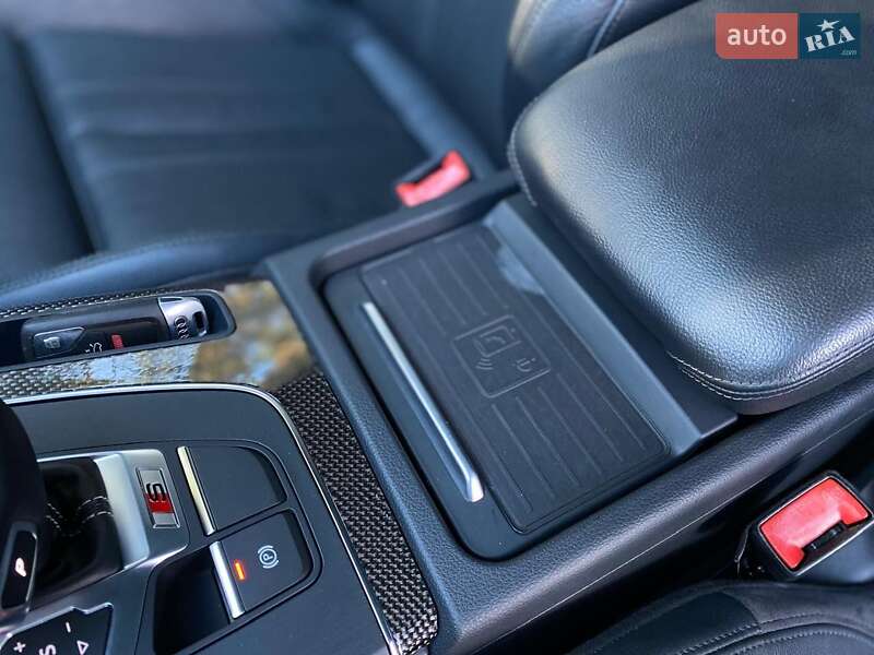 Внедорожник / Кроссовер Audi SQ5 2019 в Киеве