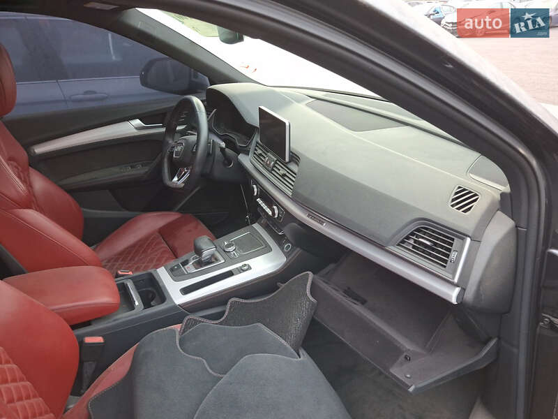 Внедорожник / Кроссовер Audi SQ5 2018 в Луцке