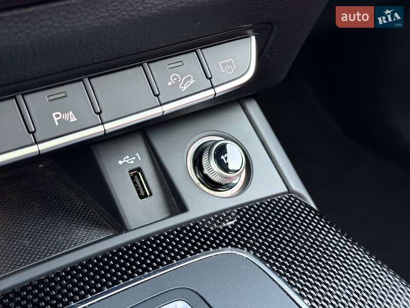 Внедорожник / Кроссовер Audi SQ5 2018 в Кривом Роге