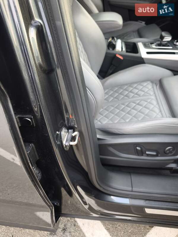 Внедорожник / Кроссовер Audi SQ5 2018 в Киеве