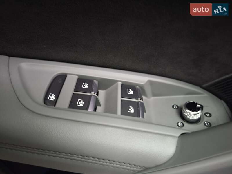 Внедорожник / Кроссовер Audi SQ5 2018 в Киеве