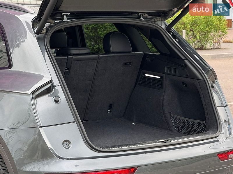 Внедорожник / Кроссовер Audi SQ5 2019 в Киеве