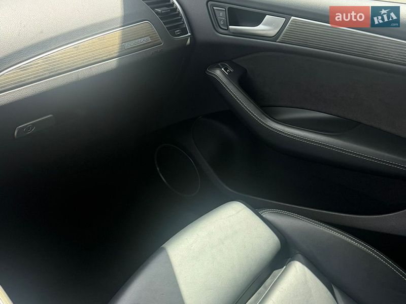 Внедорожник / Кроссовер Audi SQ5 2016 в Киеве