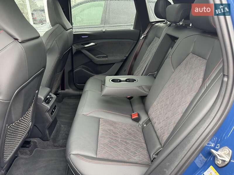 Позашляховик / Кросовер Audi SQ6 Sportback e-tron 2024 в Чернівцях