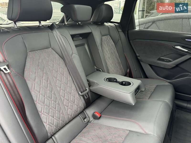 Позашляховик / Кросовер Audi SQ6 Sportback e-tron 2024 в Чернівцях