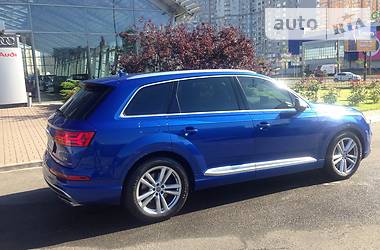 Внедорожник / Кроссовер Audi SQ7 2016 в 