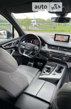 Внедорожник / Кроссовер Audi SQ7 2017 в 