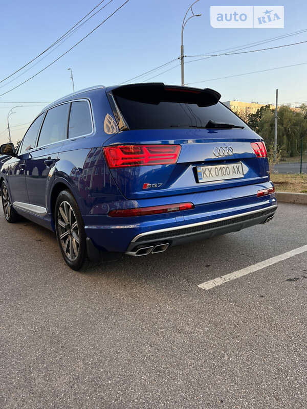 Позашляховик / Кросовер Audi SQ7 2017 в Києві