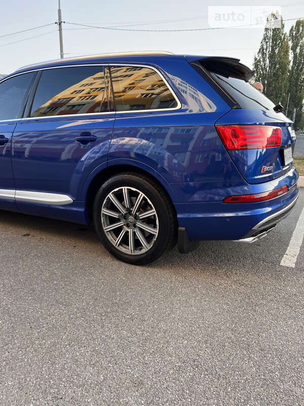 Позашляховик / Кросовер Audi SQ7 2017 в Києві
