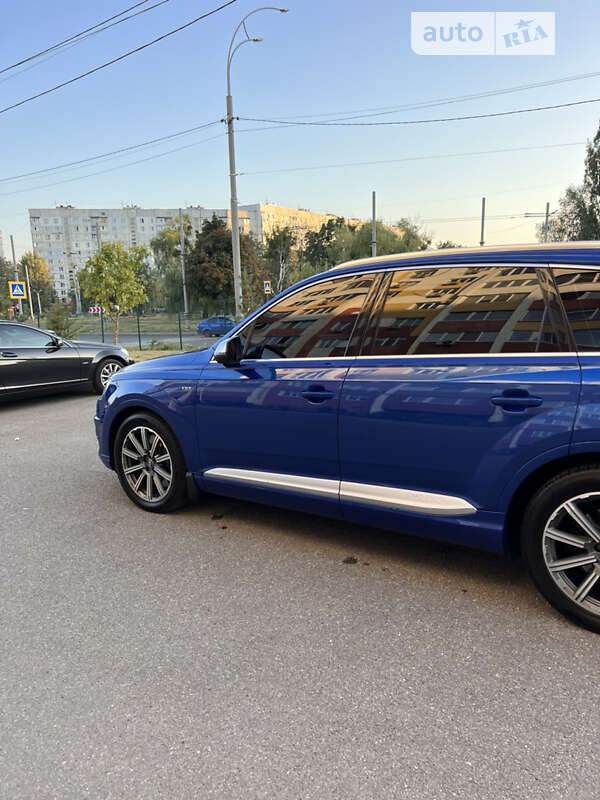 Позашляховик / Кросовер Audi SQ7 2017 в Києві