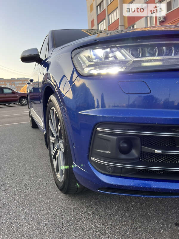 Позашляховик / Кросовер Audi SQ7 2017 в Києві