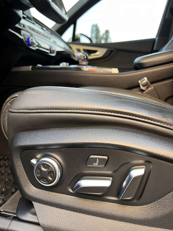 Позашляховик / Кросовер Audi SQ7 2017 в Києві