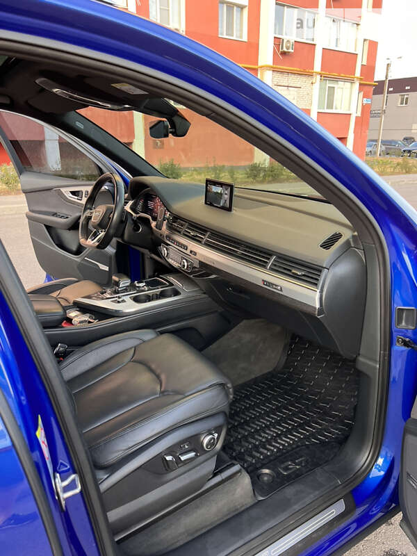 Позашляховик / Кросовер Audi SQ7 2017 в Києві