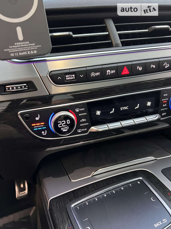 Позашляховик / Кросовер Audi SQ7 2017 в Києві